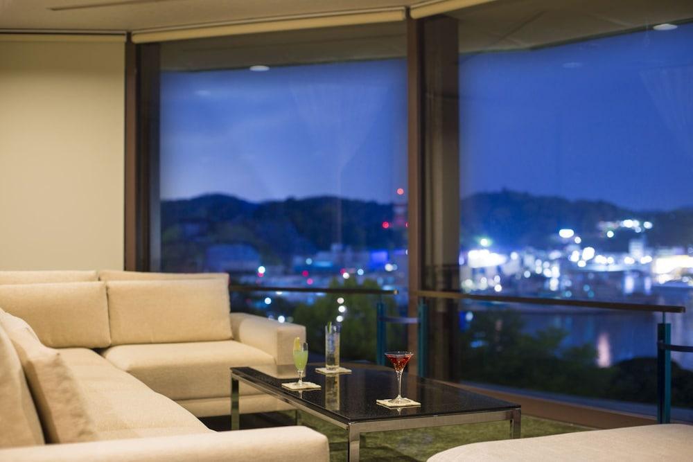 Toba Seaside Hotel Exterior photo
