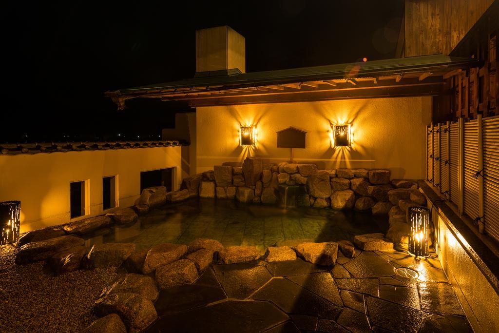 Toba Seaside Hotel Exterior photo