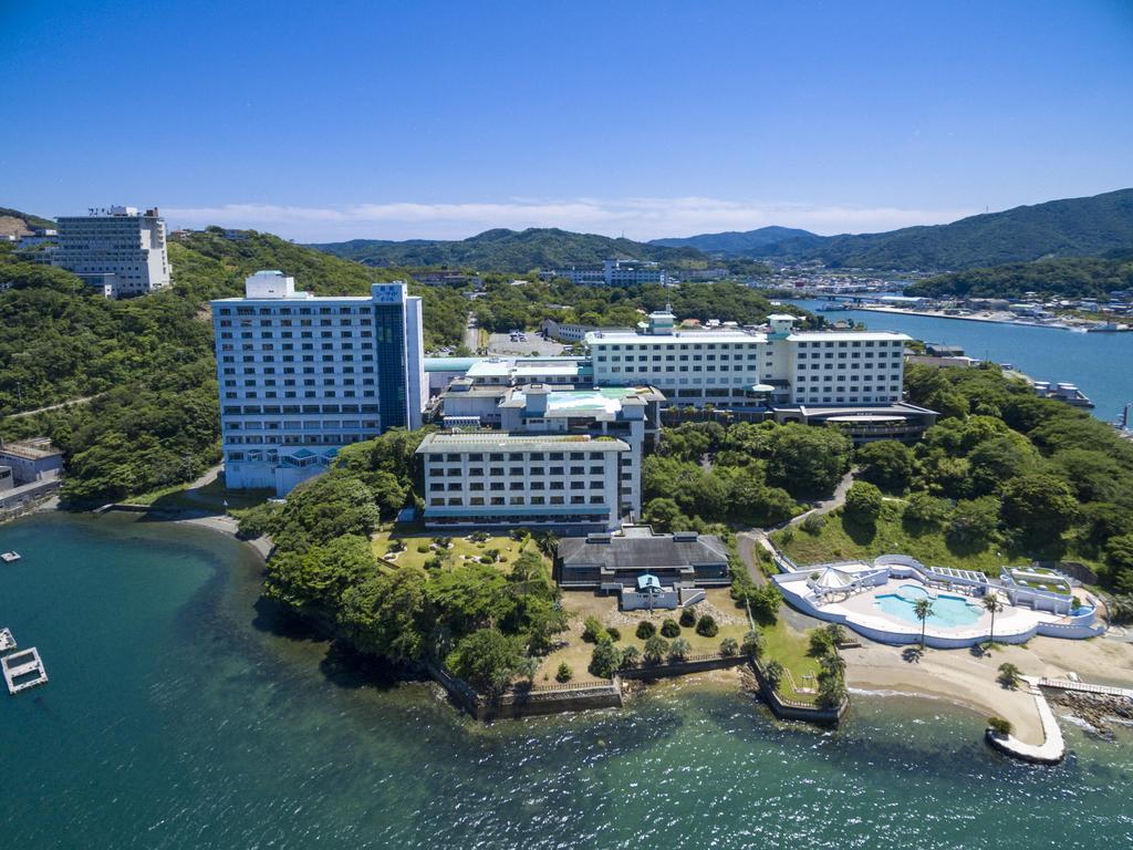 Toba Seaside Hotel Exterior photo